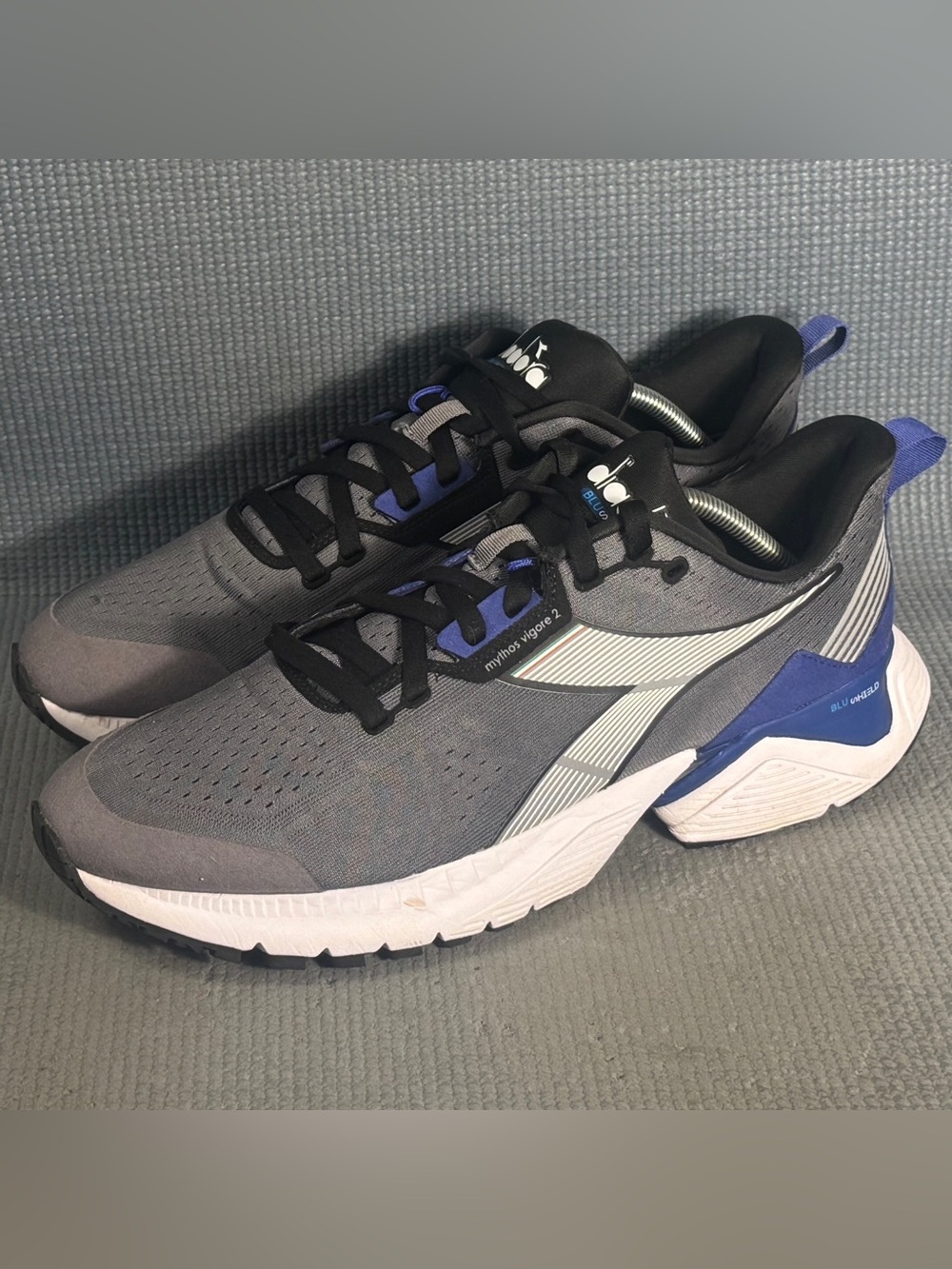 Diadora Men’s Mythos Blushield Vigore 2 Running Shoes Size 12